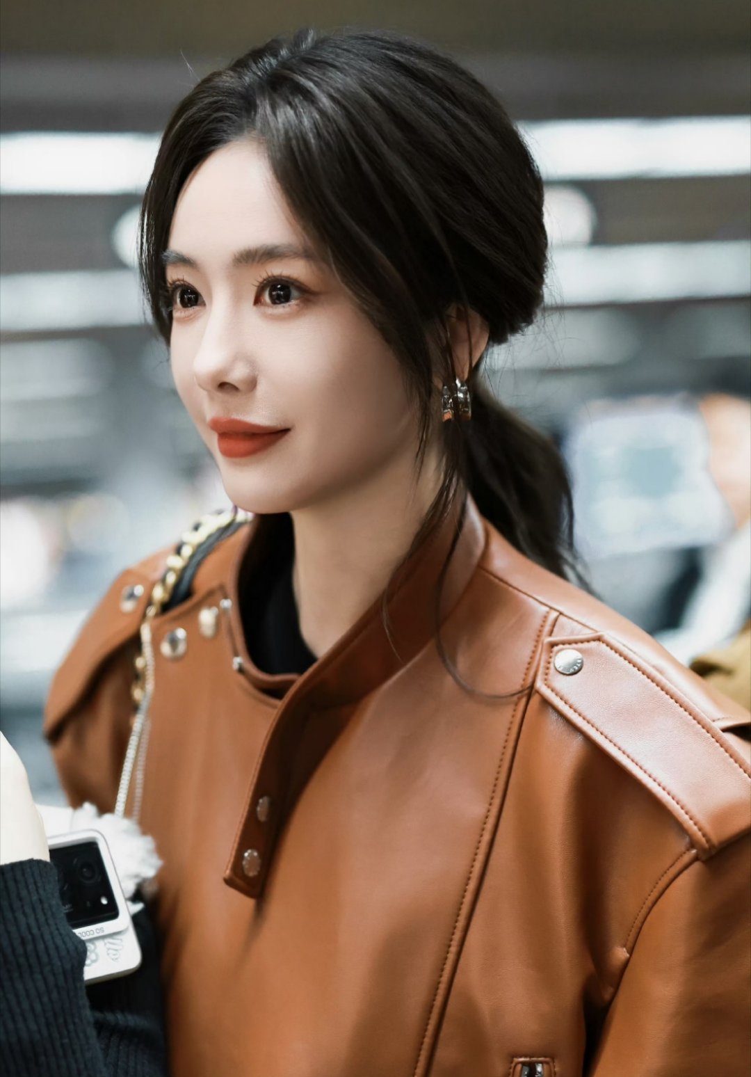 蔡文静这个发型好爱[爱慕]，静姐这是要去拍戏了嘛[拜托][拜托] ​​​