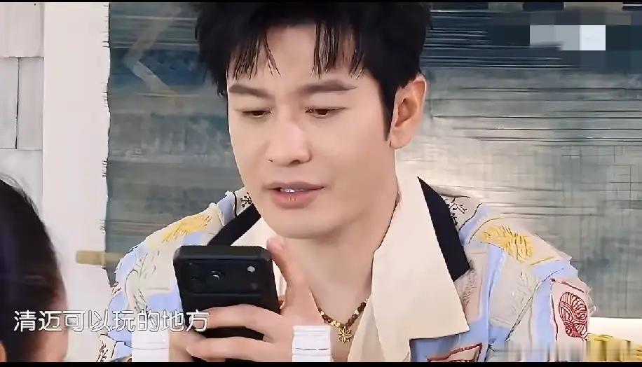 王俊凯黄晓明，双双冲上热搜！6月19日，王俊凯黄晓明，引发热议。原因是《中餐厅1