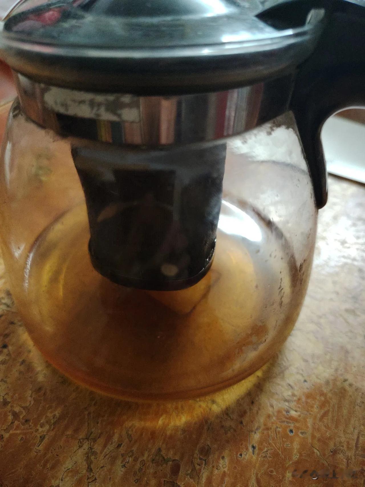 今天又是美好的一天！
早安，
我的家人们！
努力赚钱钱的第N个早晨，
好开心呀，