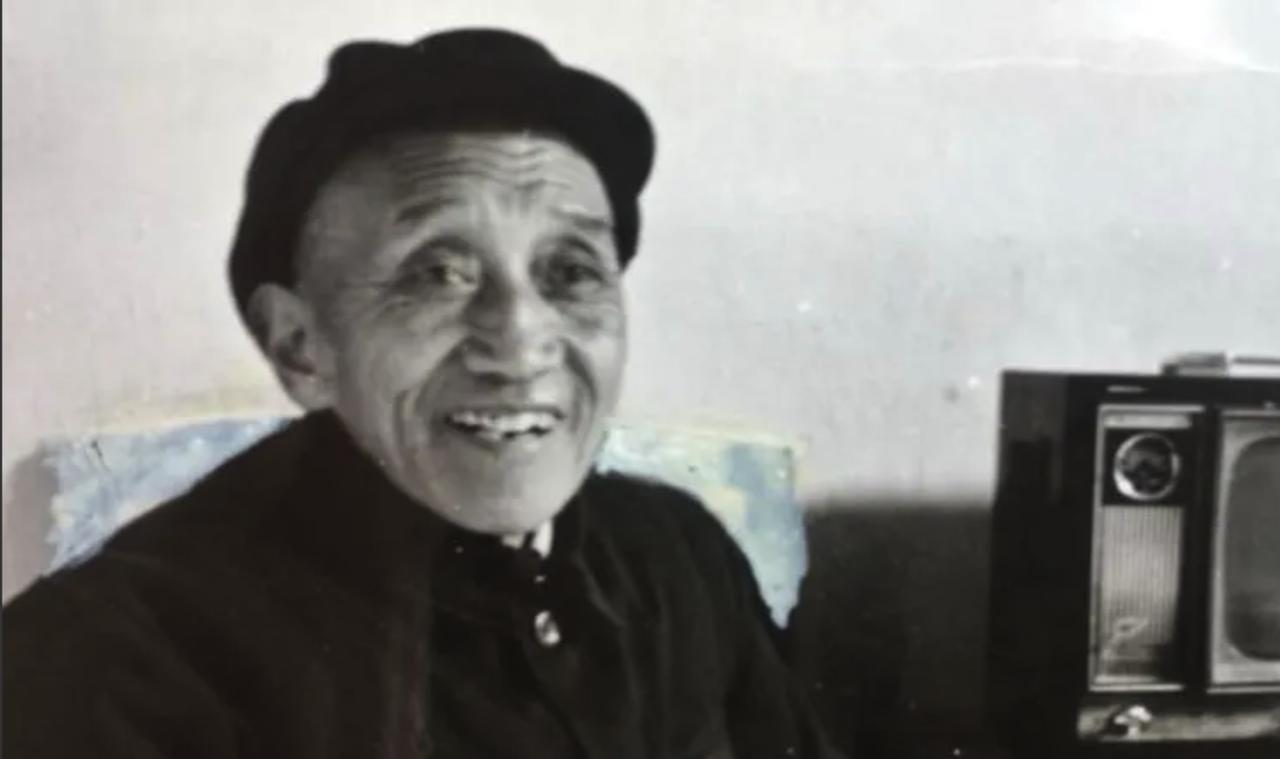 1952年，志愿军180师代政委被俘，在敌人的折磨下，他瘦了40多斤，谁知，好不