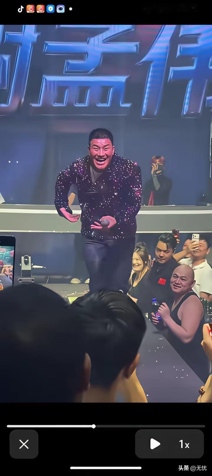 嘎子又来偷狗了！
 
刷到谢孟伟酒吧商演的视频，
直接给我看乐了，经典名场面“嘎