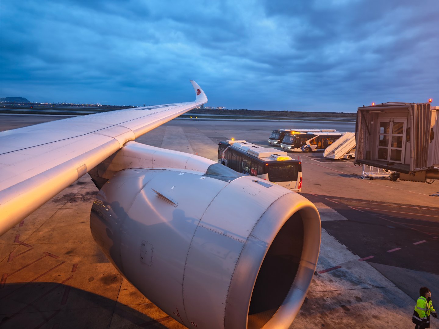 14小时之后，已经抵达巴塞罗那，今年的MWC看的很多，有点期待了！巴塞罗那 西班