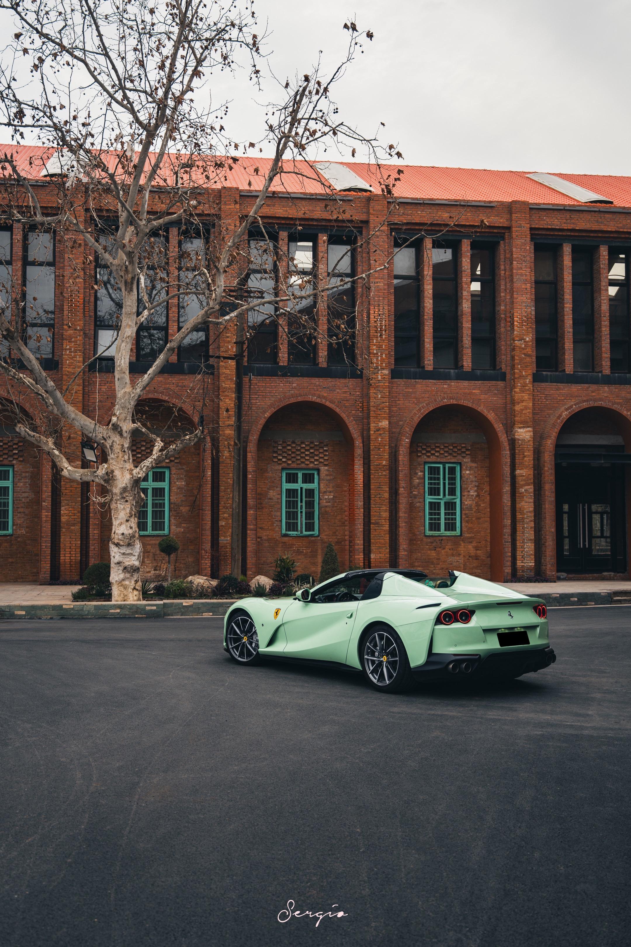 国内最好看的812GTS之一。终于能有机会拍摄了这台国内最完美之一的8...