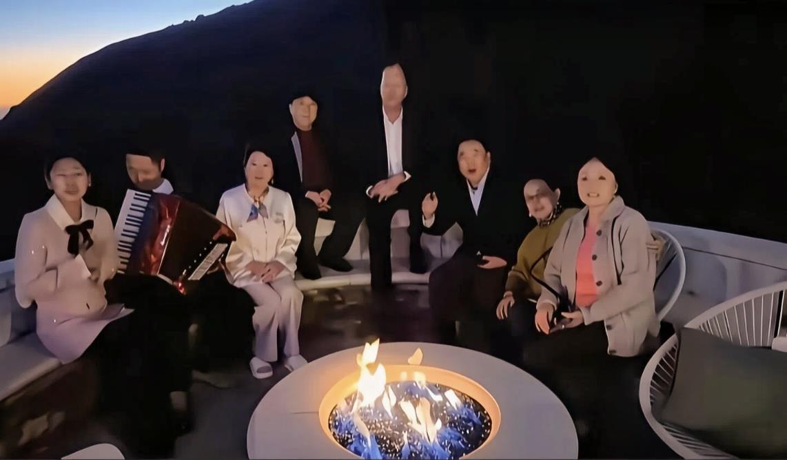 加州豪宅乐声飘，
一曲高歌志气豪。
嘴上声声皆是国，
脚根早已立他朝。

此生无