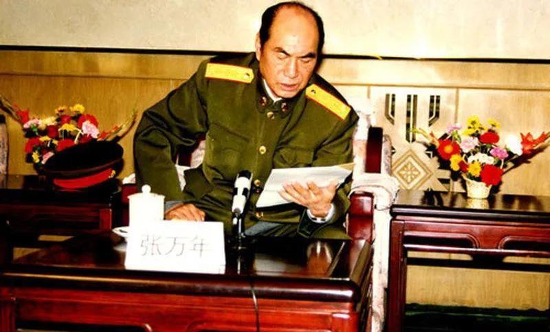 他本有机会担任南京和成都军区司令，未能如愿后由他人接任，之后被调往二炮工作，这是