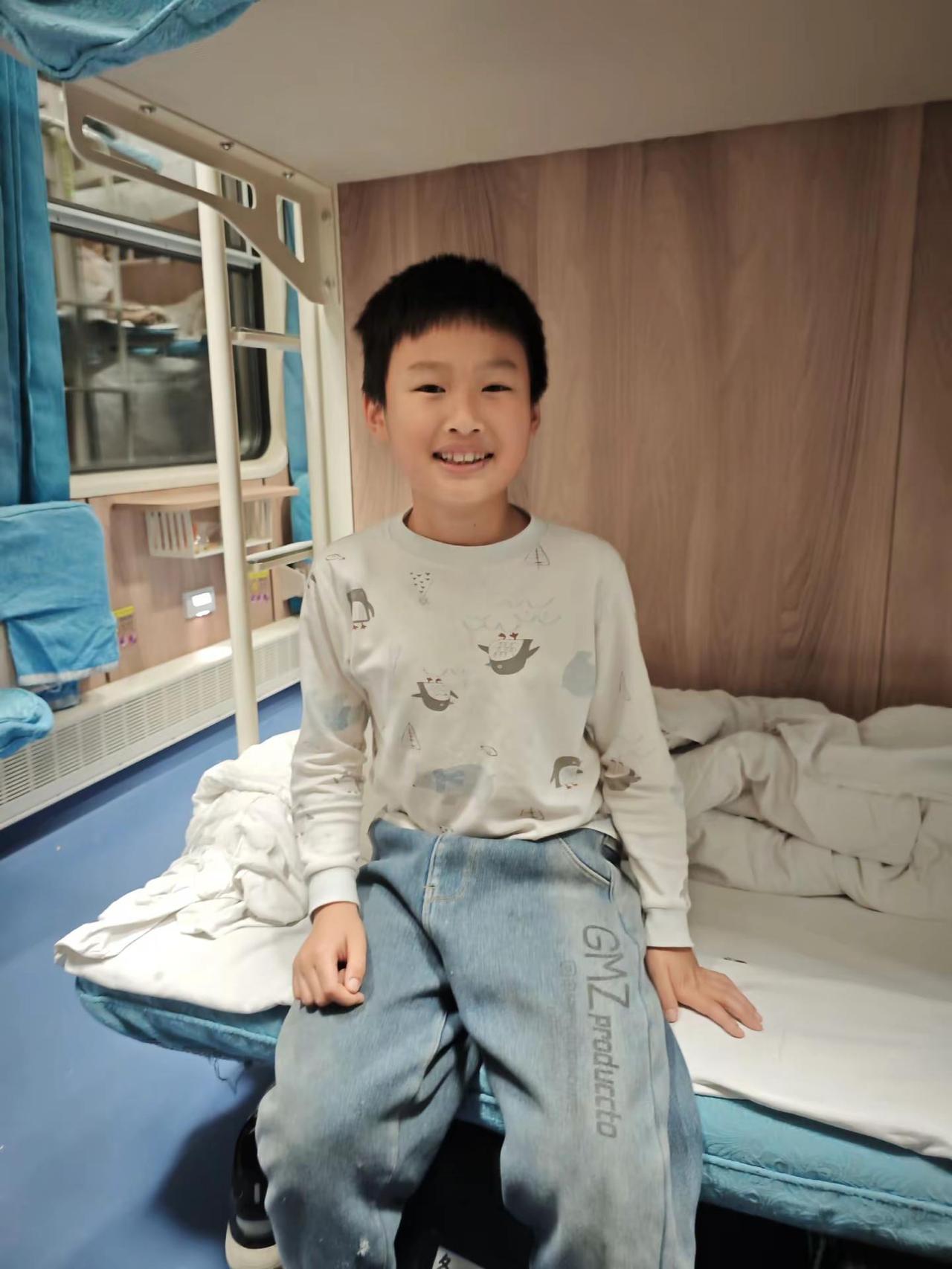 小帅哥越来越好看了