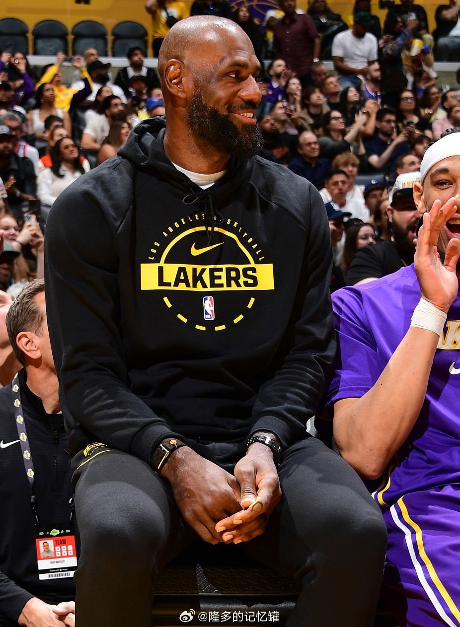 勒布朗·詹姆斯接受纽约邮报专访，谈及希望退役后被如何铭记“ 给我听好，我为这项运