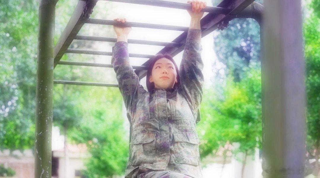 #铸剑中原[超话]##早安军营##原原说早晚安##致敬中国女兵# 心中有梦想，脚