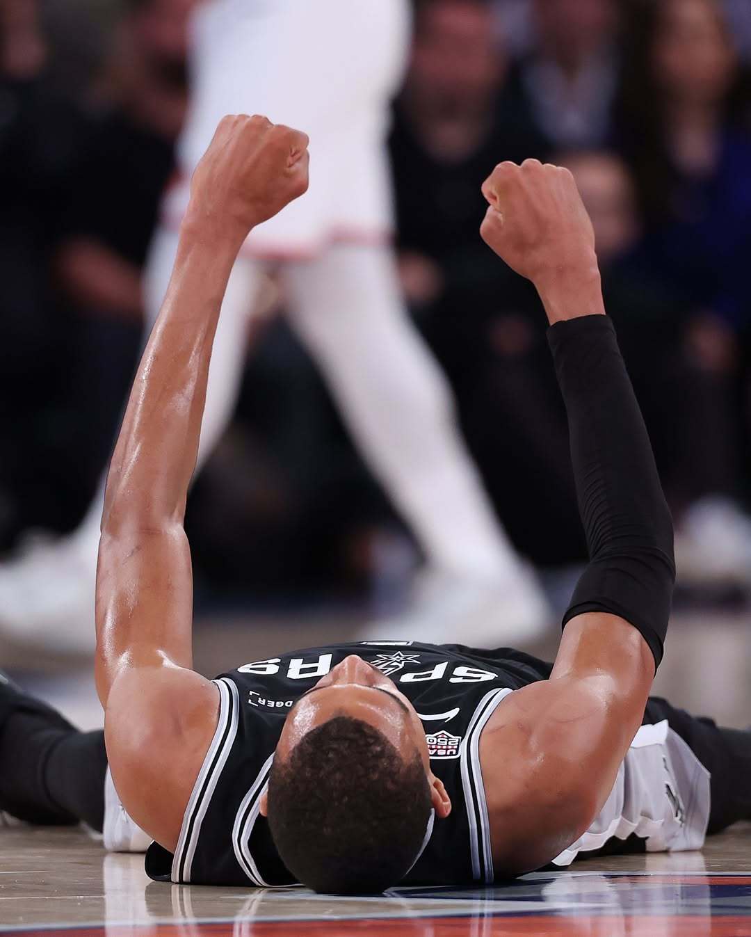 分享一组文班今天的高清大图。NBA