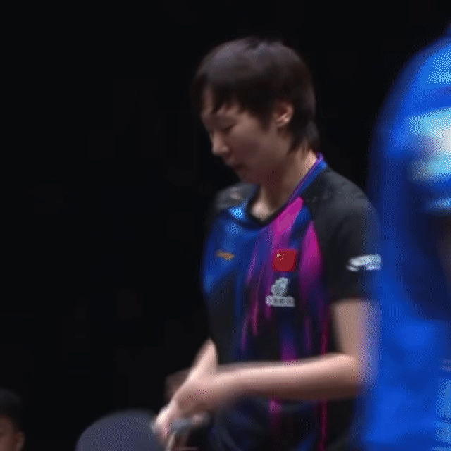 屏幕前的我正在紧张时~wmy：刘海有缝了整理一下 