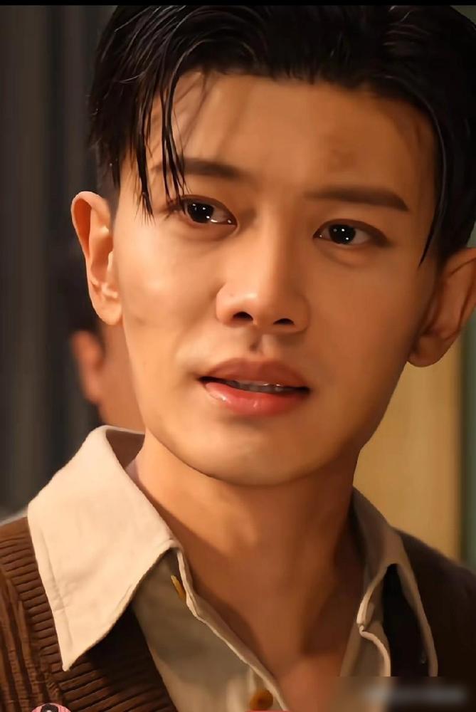 强烈建议

别去看任嘉伦的《风与潮》

看完之后，我觉得我像个傻子，任嘉伦饰演的