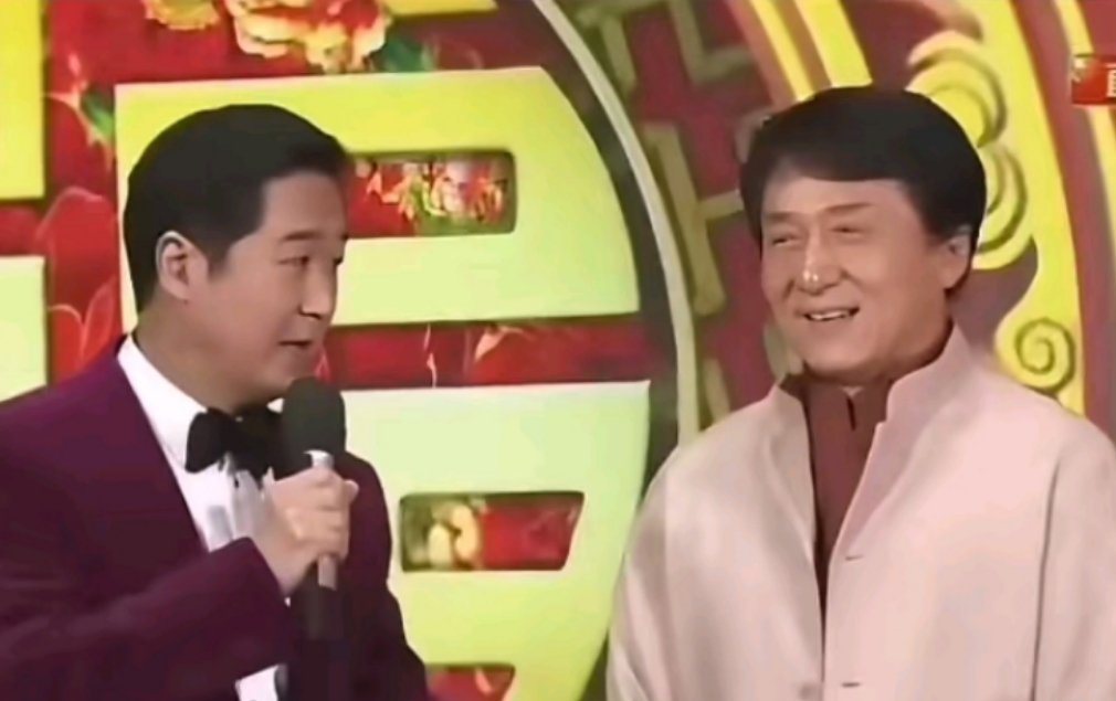 春晚的导演很会选明星！龙年请了成龙，蛇年请了赵雅芝，虎年请了小虎队。那么，马年会