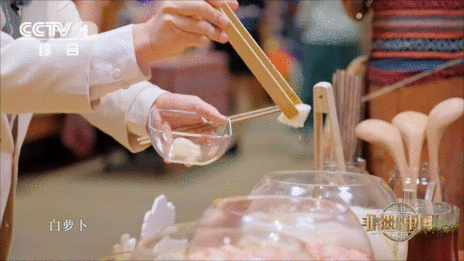 #广西万物皆可酸嘢##广西水果加辣椒打开一个新世界#木瓜片遇上酸嘢秘制，脆爽中带