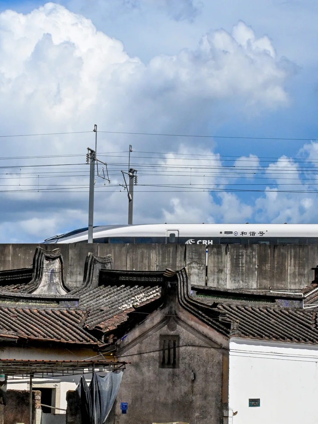 和谐号🚅在厝顶