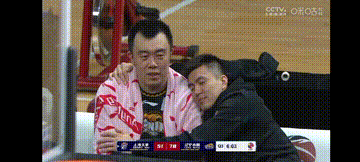 王哲林:郭艾伦还是不敢出战，看我再赢辽宁队一场
随着比赛的进行，上海队大比分落后