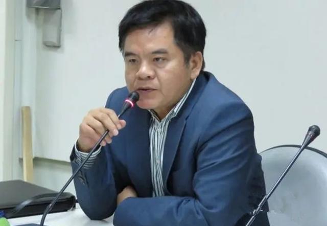 赖清德专机飞不出去，庄瑞雄跳出来骂大陆：说是一家人，怎么把人挡在门外？很多人以为