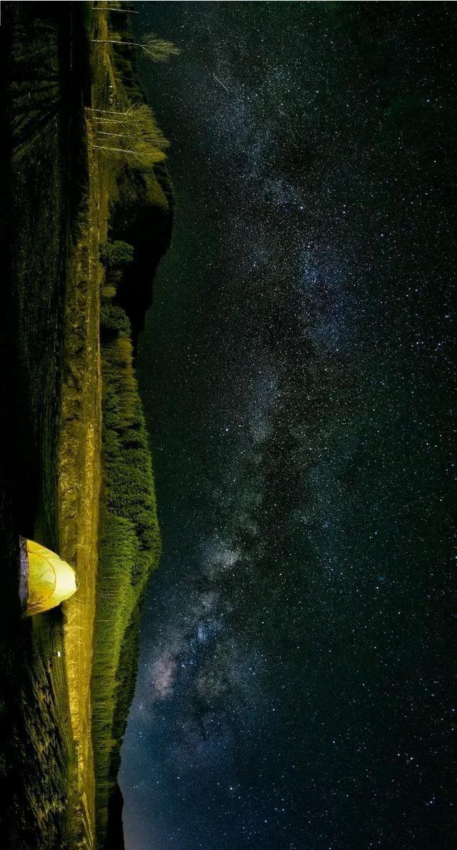 摄影者记录的是一个特定时间、特定地点下的自然状态

凌晨3点，城市灯光逐渐远去，