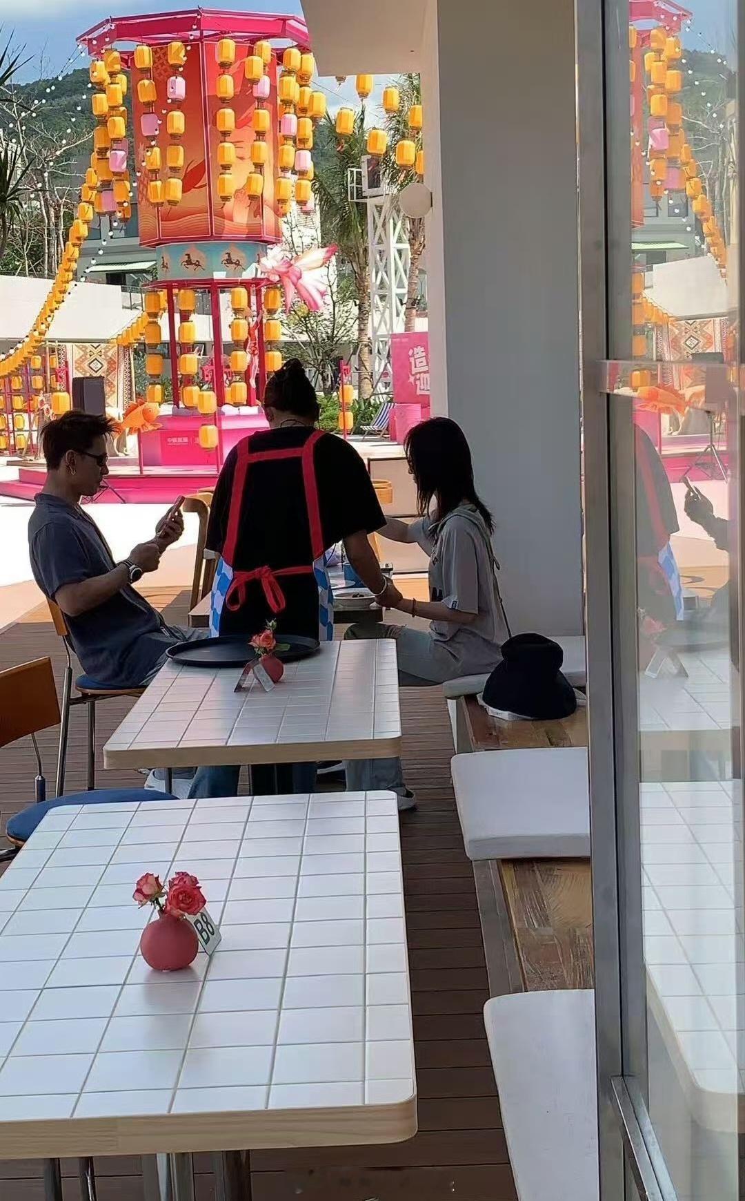 吴谨言洪尧海南度假有网友偶遇了吴谨言和洪尧在海南日月湾度假 