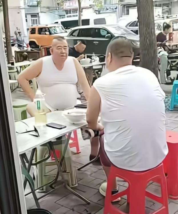 津门大网红出门苦行13天，回来一上秤，好嘛，体重愣是跟出发前一个样，300斤的压
