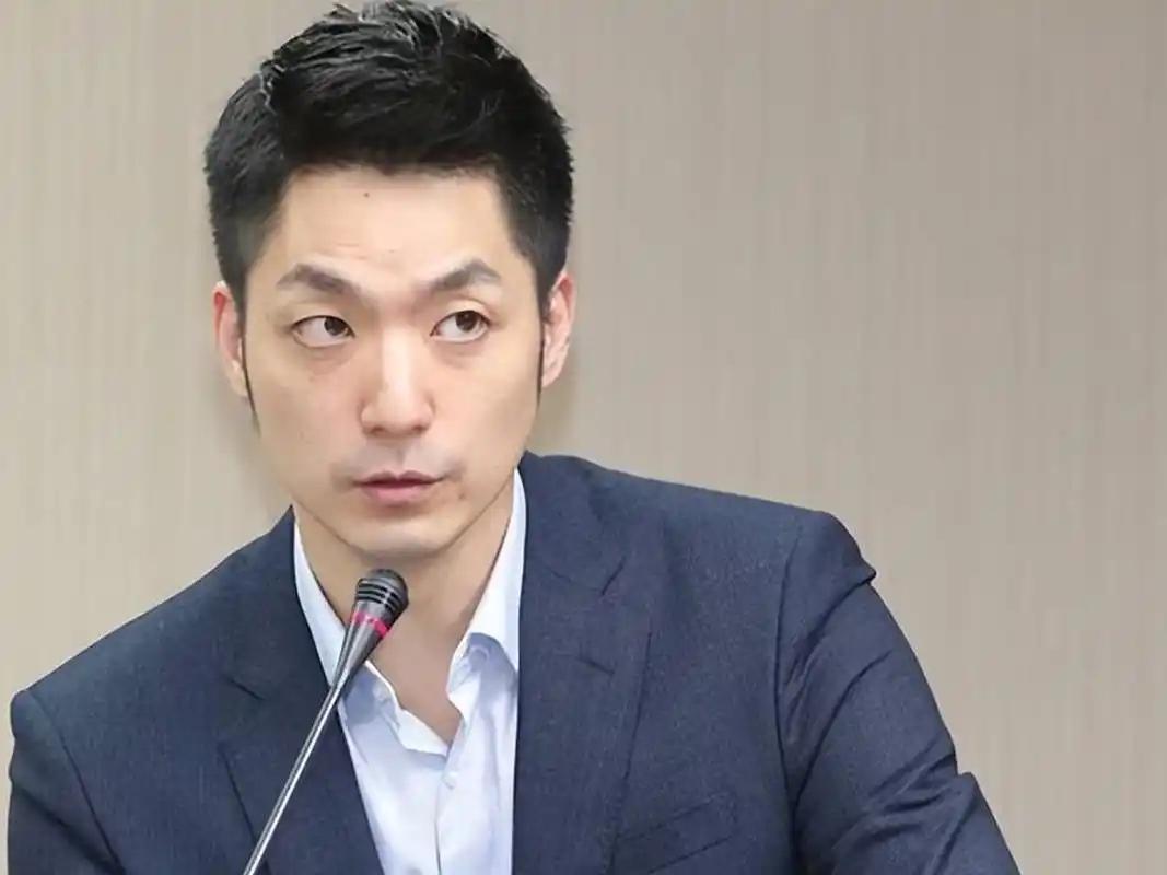 蒋万安的魔力到底在哪？最新民调爆出一个诡异数据：连24.9%的民进党支持者都对他