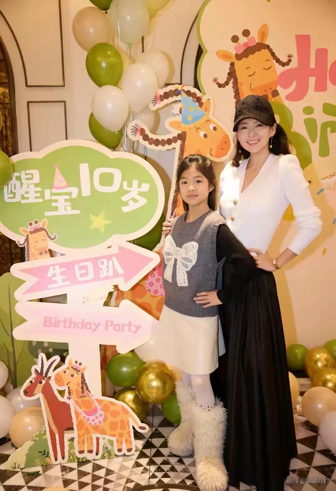 醒醒，这个长相神似汪峰、气质仿若章子怡的十岁女孩，在生日这天收获了妈妈的长文欣慰