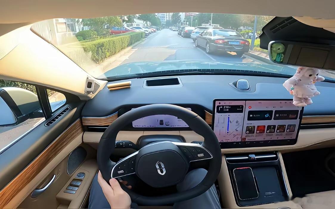 当余承东宣布华为智驾“全域融合架构”的时候，瞬间看懂了为什么解放军数据链传输速度
