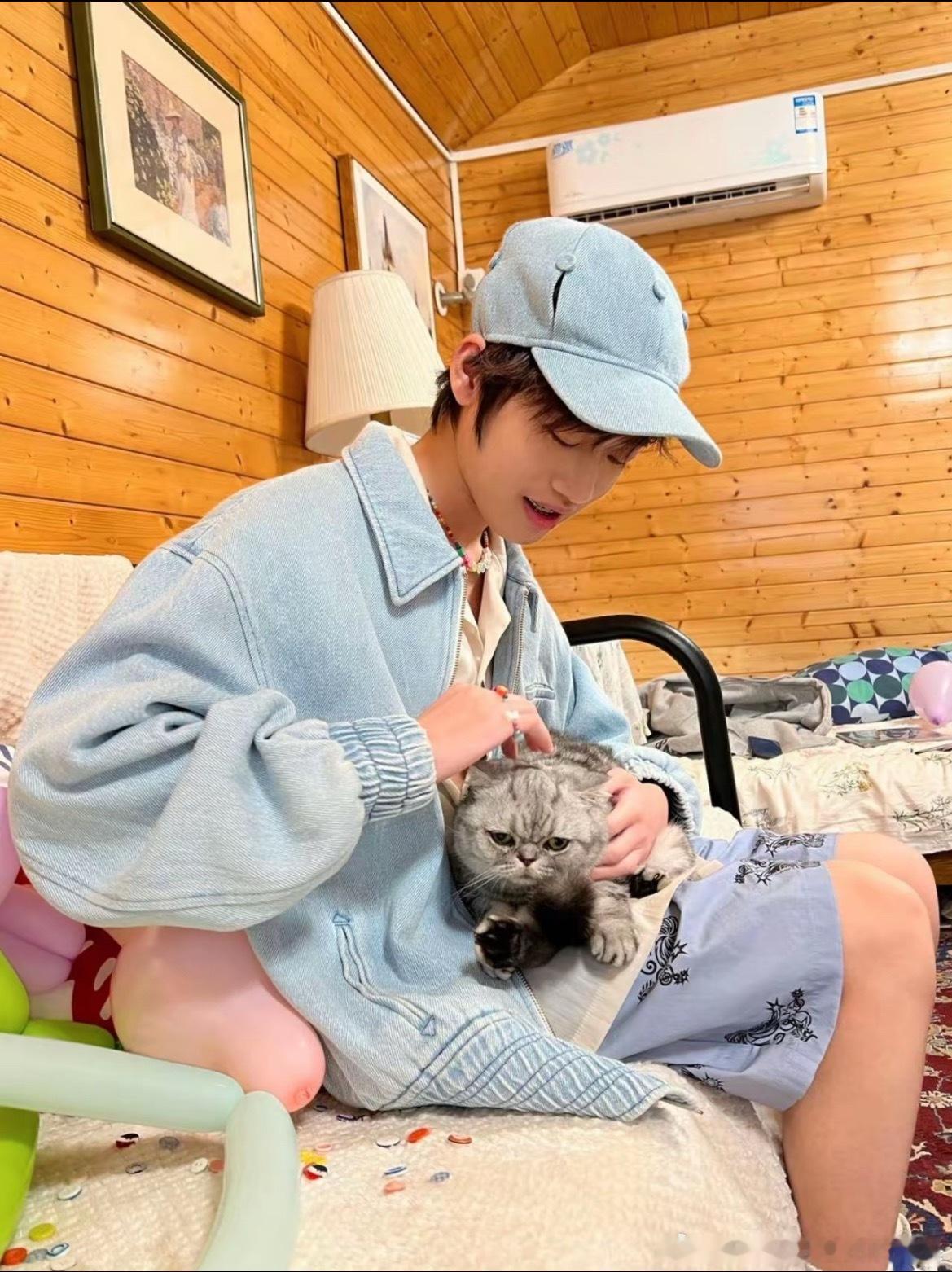 看的我返老还童了 想立马变成母母怀里抱着的小baby