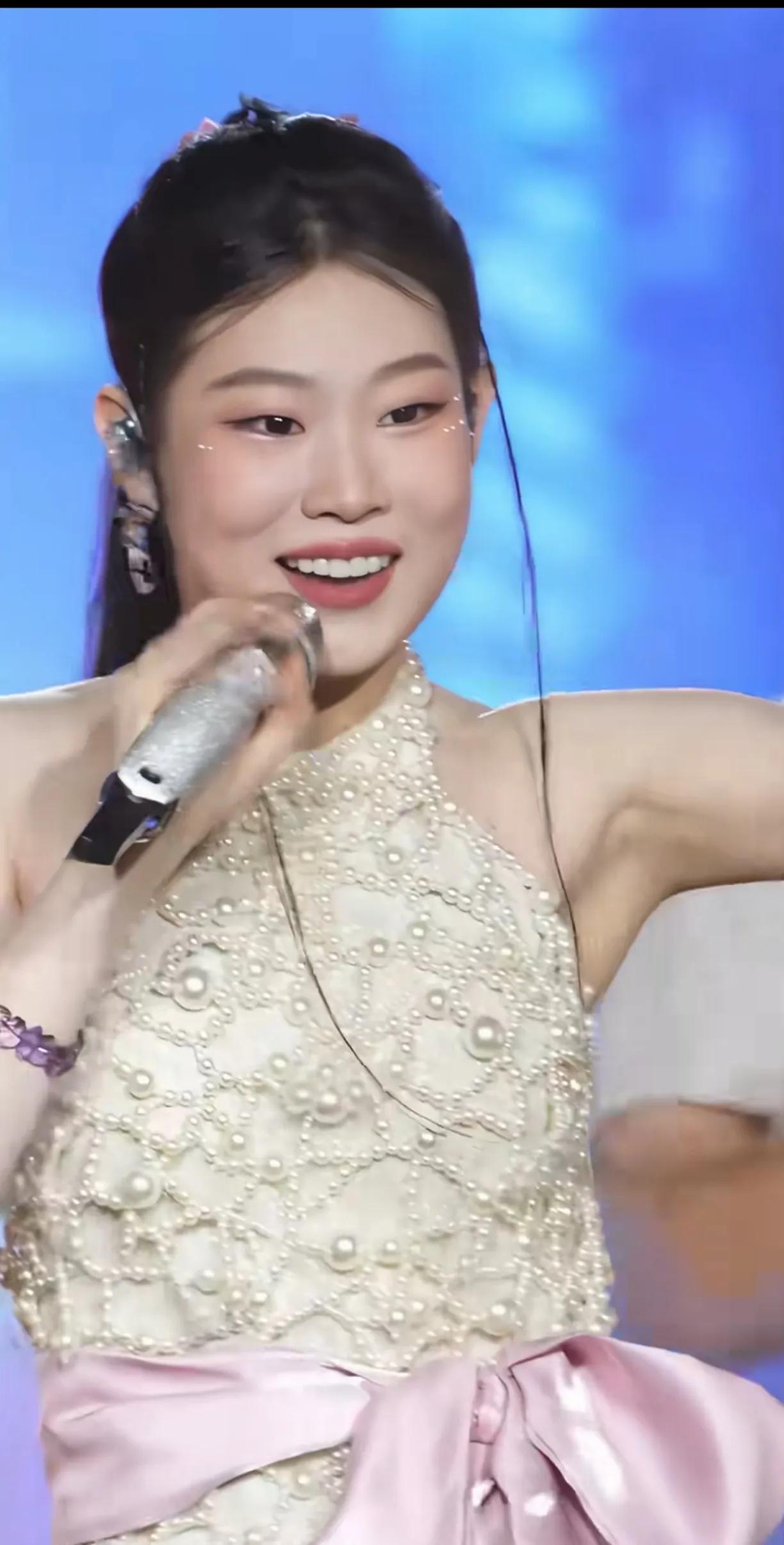 这孩子还没有她妈妈瘦下来的样子好看。