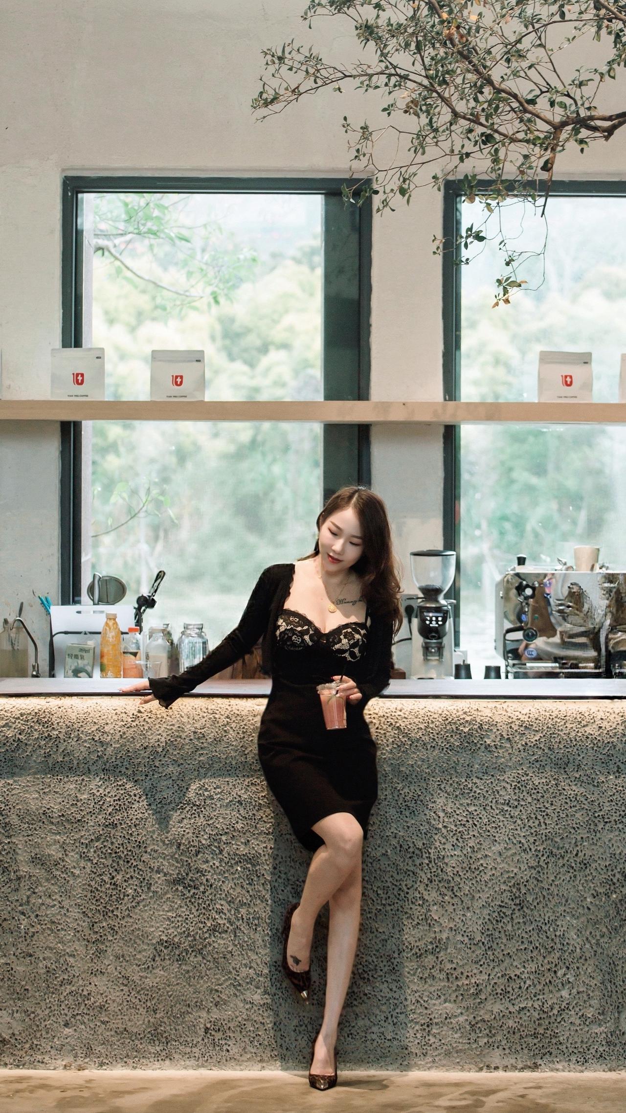 人的磁场很重要 多和善良的人同行 多和勤奋的人携手 多和真诚的人同路 生活里能够