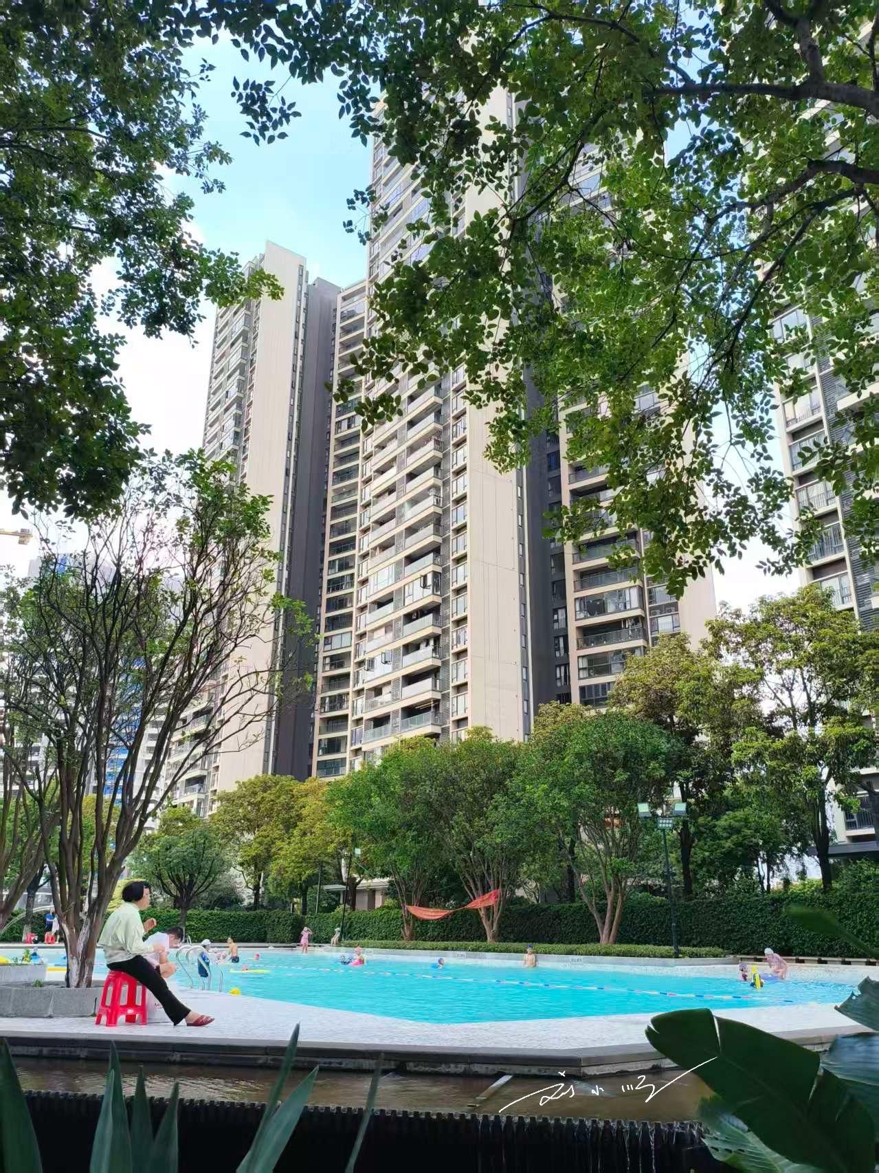 年纪大了，越来越发现，什么“开心的一天”、“幸福的一天”，其实都不如“平静的一天
