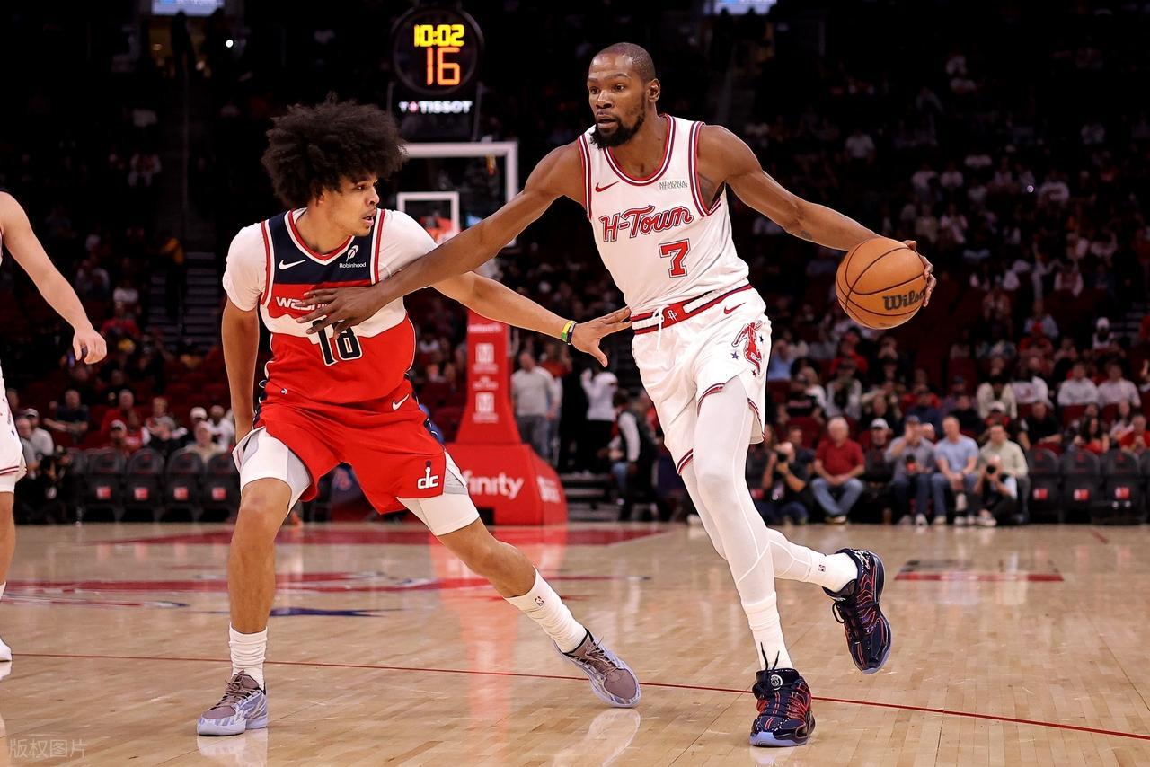 杜兰特单节12分，火箭半场81-54奇才，领先27分进入下半场，10人轮换9人得