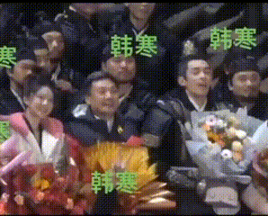 赵露思给小谢送手机我怎么才刷到这个图哈哈哈哈哈哈哈笑了三分钟 吴磊为什么这么急着