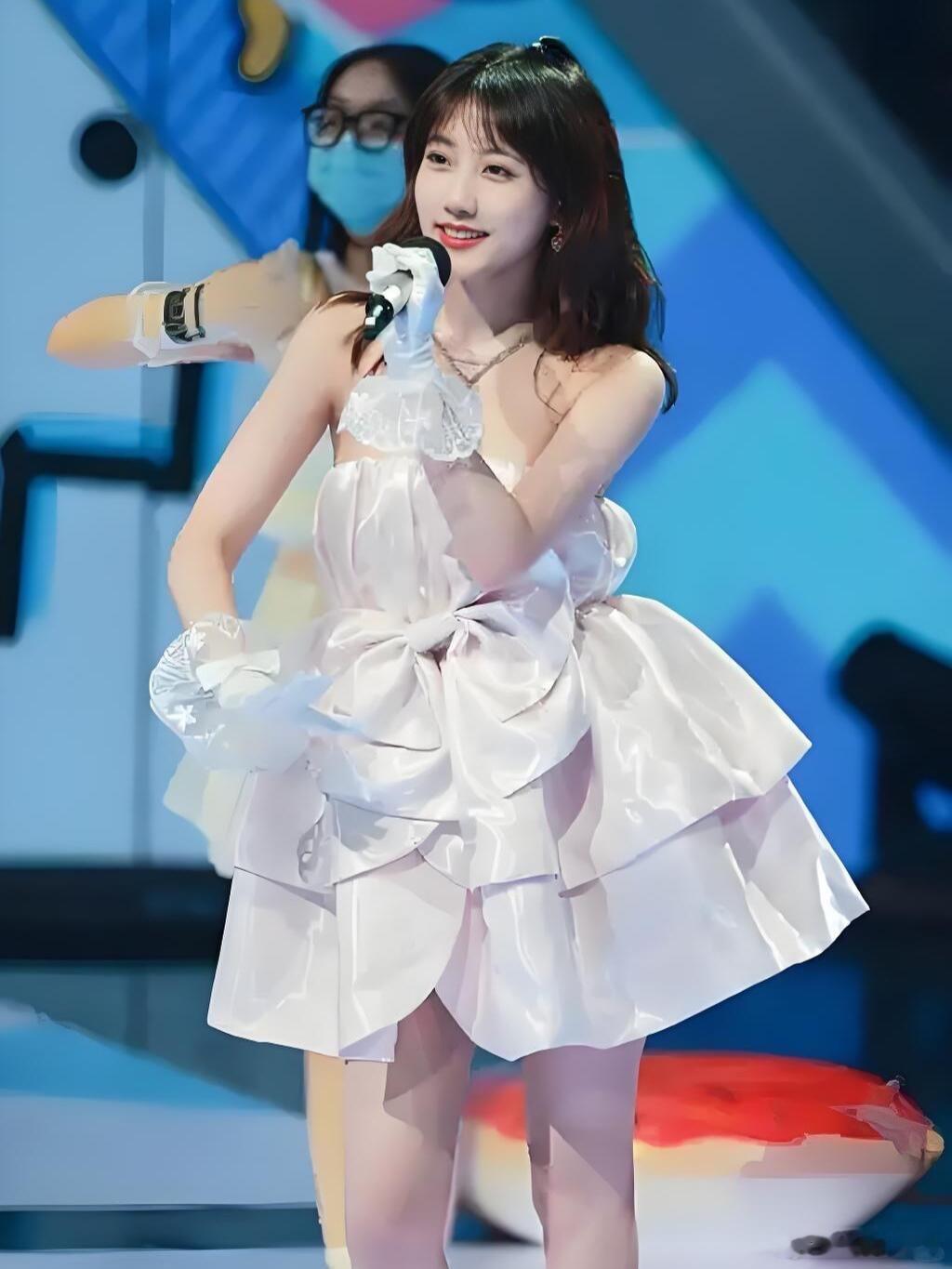 李艺彤孙芮段艺璇重聚李艺彤带着snh48合体团建了关注流大会也太会选人了吧！李艺