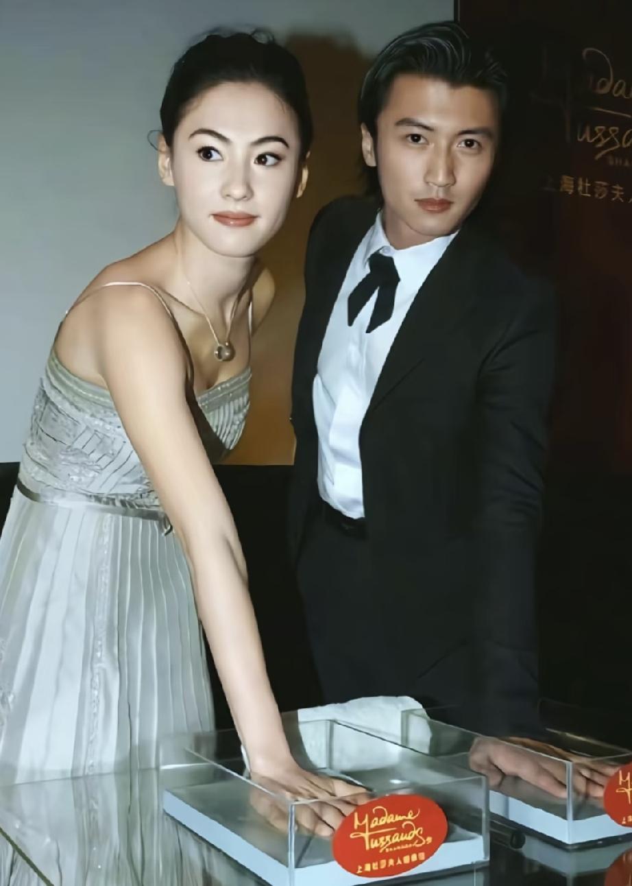 发现一个很严重的问题。

谢贤和狄波拉离婚40多年，但是谢贤的丧事仍然是狄波拉带