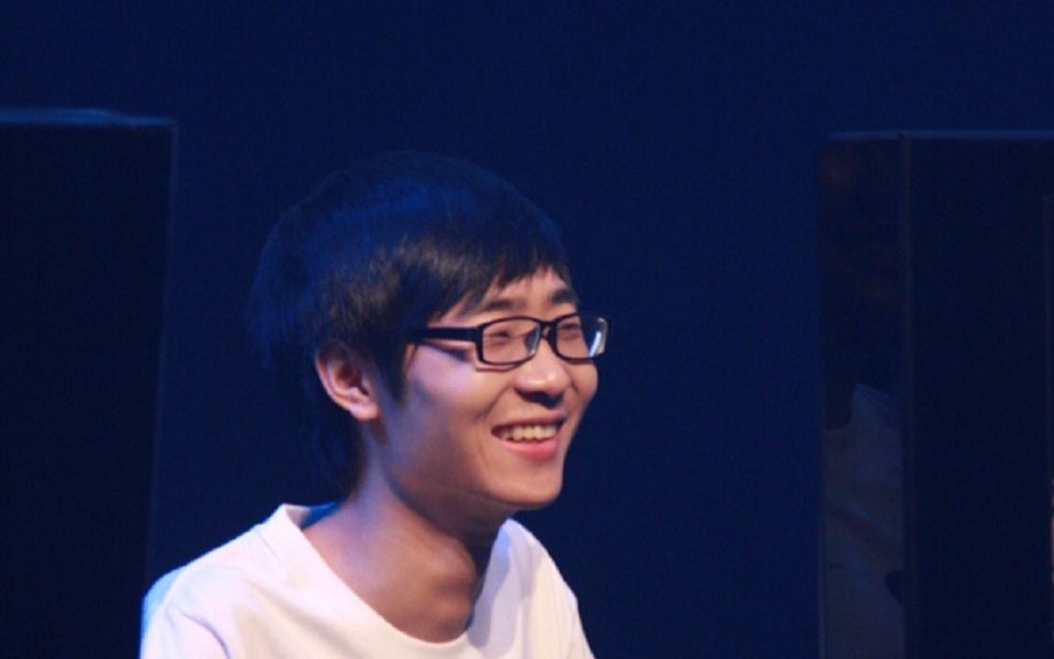 鲷哥爆料独自出资举办了这届凯西杯的老板本来想赞助100w办比赛但被鲷哥劝住了，因