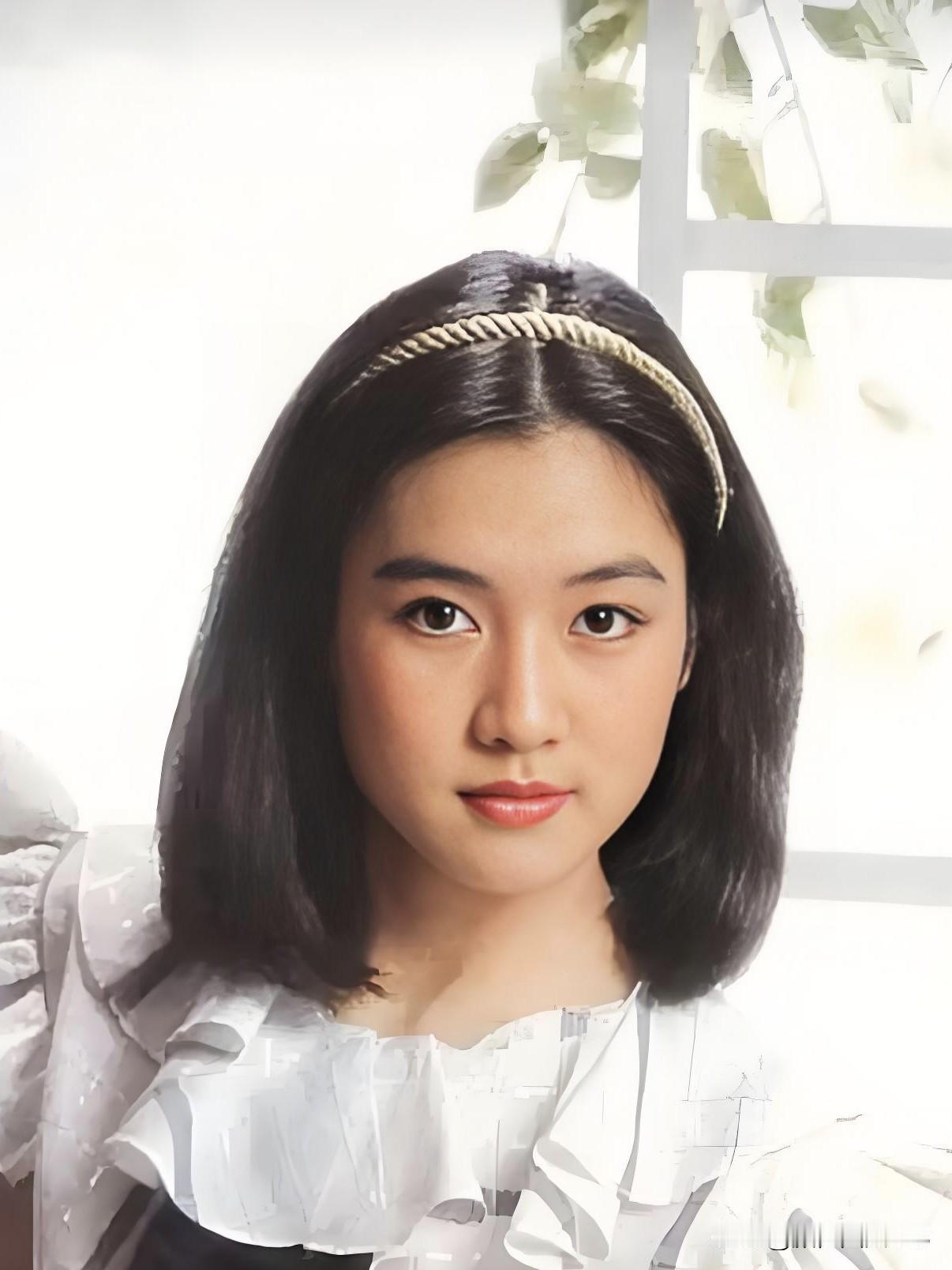 吕绣菱，琼瑶玉女，眸含秋水，一颦一笑皆是古典诗意。琼瑶角色 琼瑶经典剧照