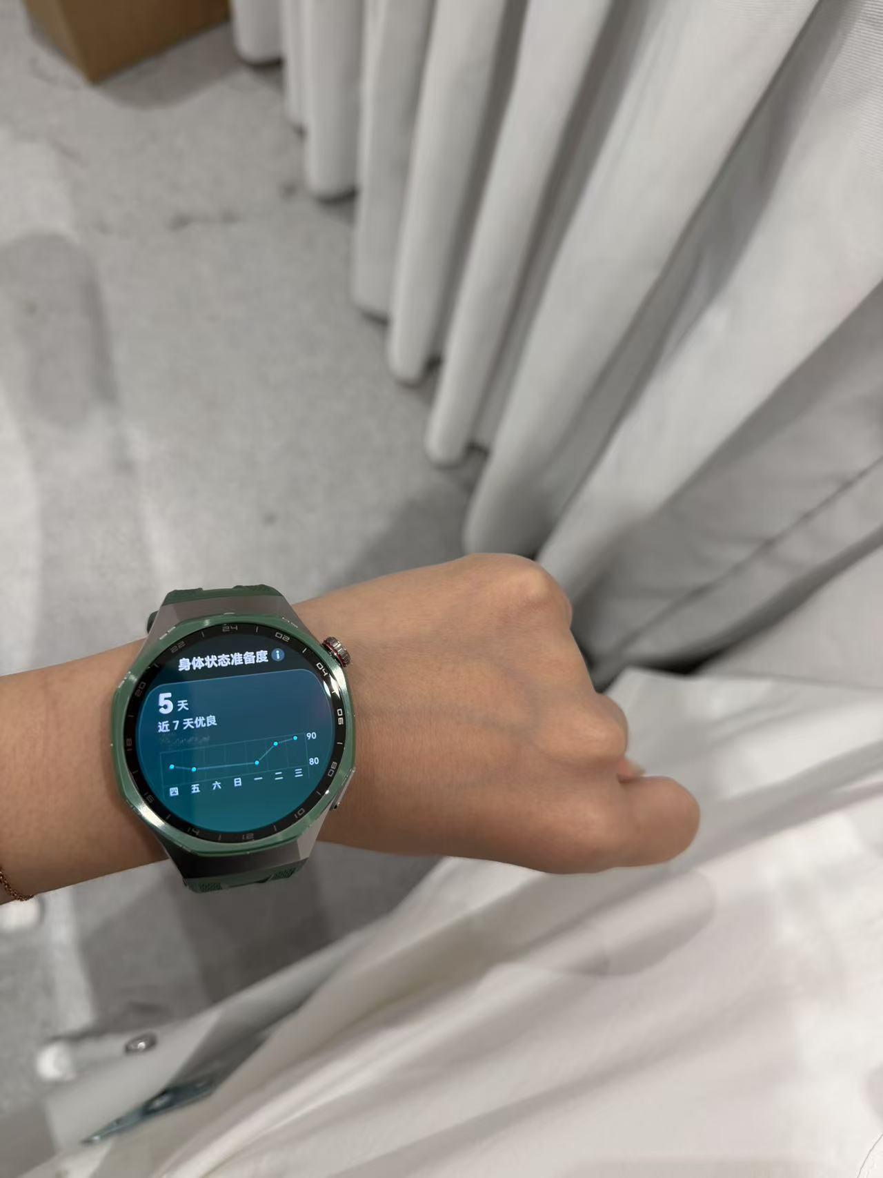 如果说GT系列一直是大众运动健康智能手表里的经典产品，那华为WATCH GT 7