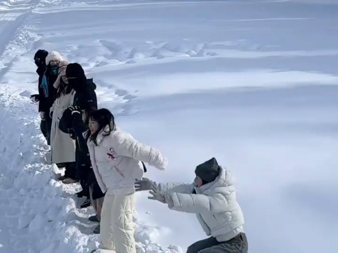 #东北人冬季人均一双桑坡雪地靴##桑坡雪地靴咋成了东三省省靴#“夏天的洞洞鞋，冬