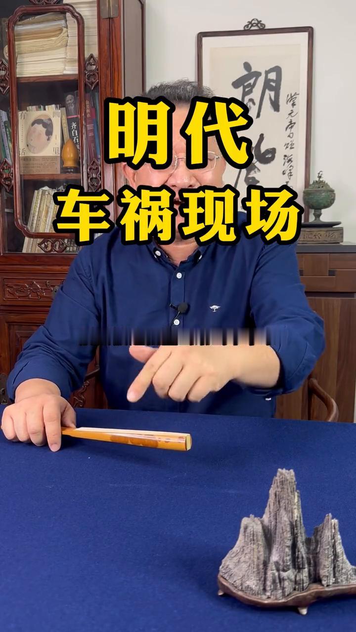 明代车祸现场。
明代的车祸现场居然被这幅壁画给画了下来。一辆满载粮食的重载货车牛