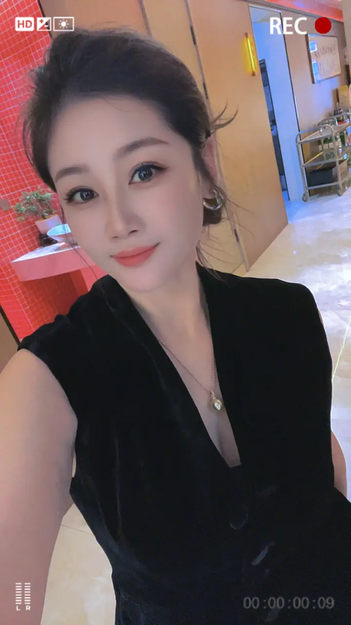任何人都没有完美的性格，别强求对方，也别为难自己。每个人都有改不掉的棱...