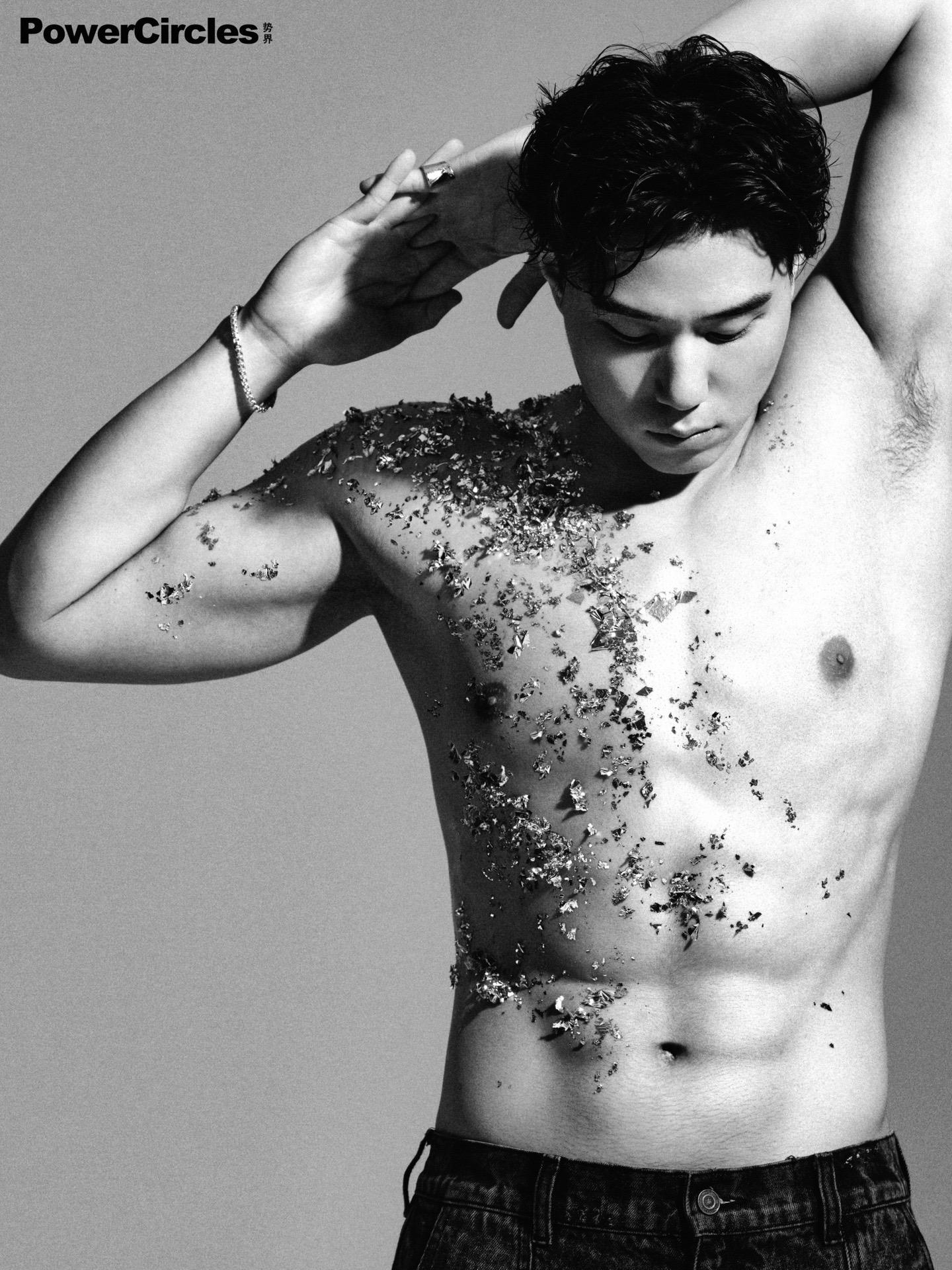 游泳运动员真·人均衣架子身材！  覃海洋 x 势界 10月刊封面大片