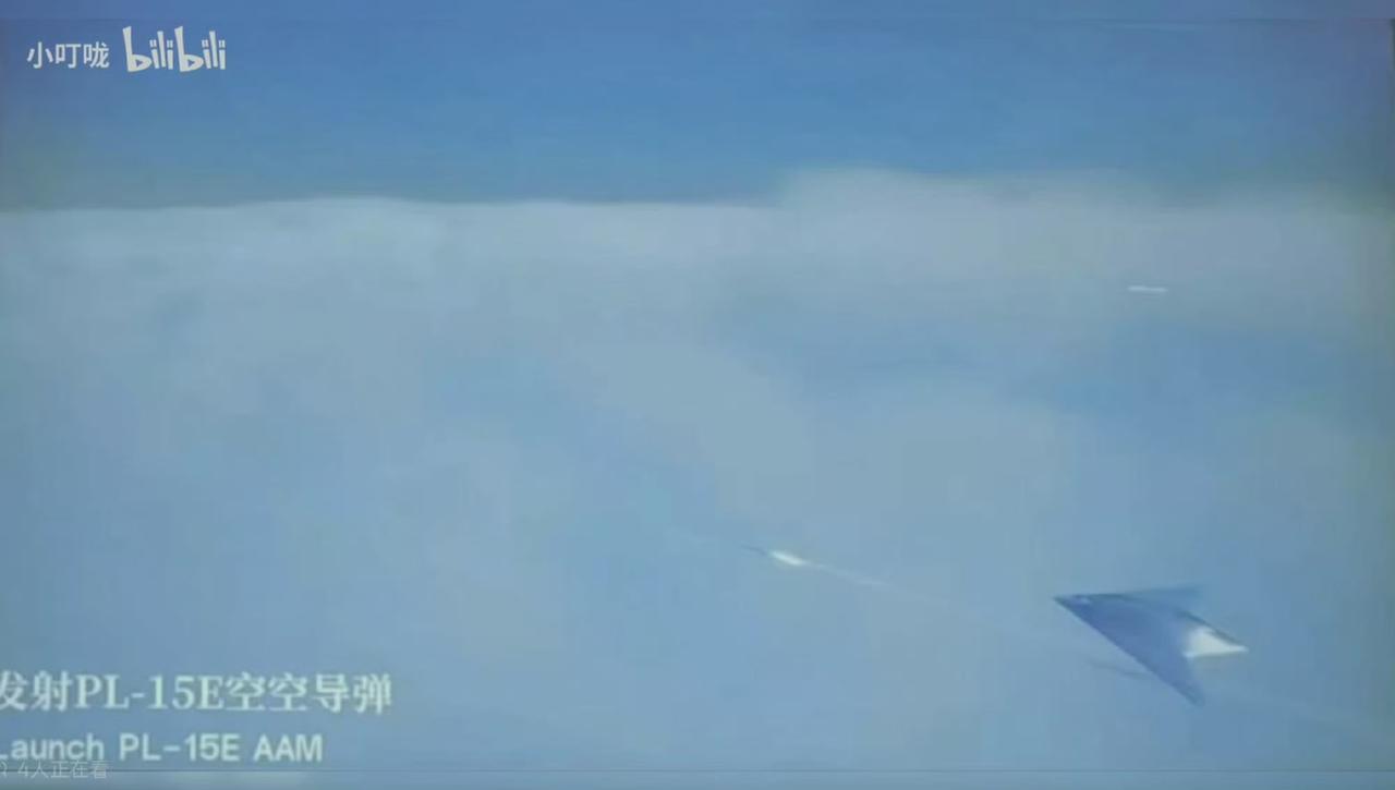 公鸡11发射PL15E[震惊]，暴力值拉满！无论是无人机编队独立前出，还是作为五