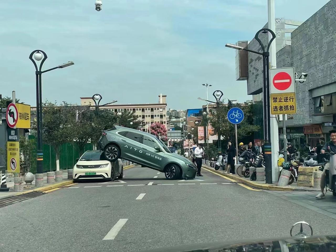 厉害了，问界终于“力压”比亚迪了[笑哭]就想问问这是咋开上的？