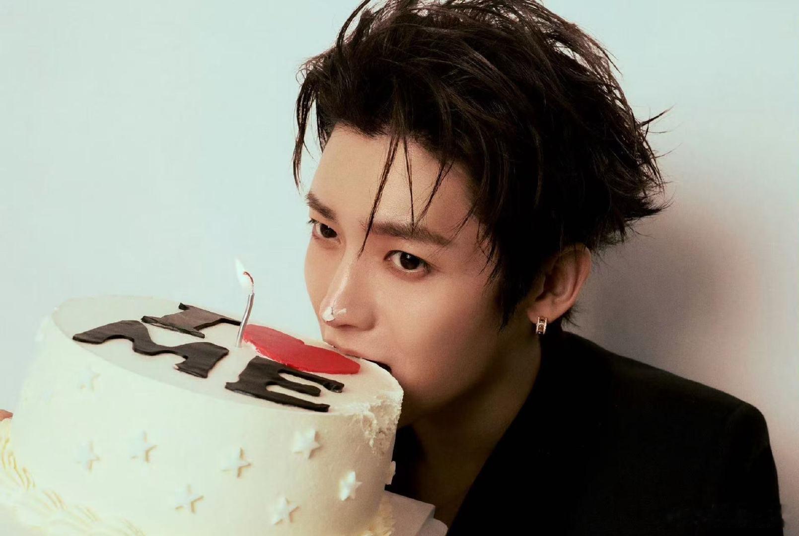 侯明昊29岁生日照侯明昊29岁生日照！侯明昊晒29岁生日照