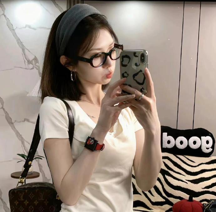 新学了两个职场技能：1.只要不明说，就当听不懂2.明说了我也不爱听，那就当听不见