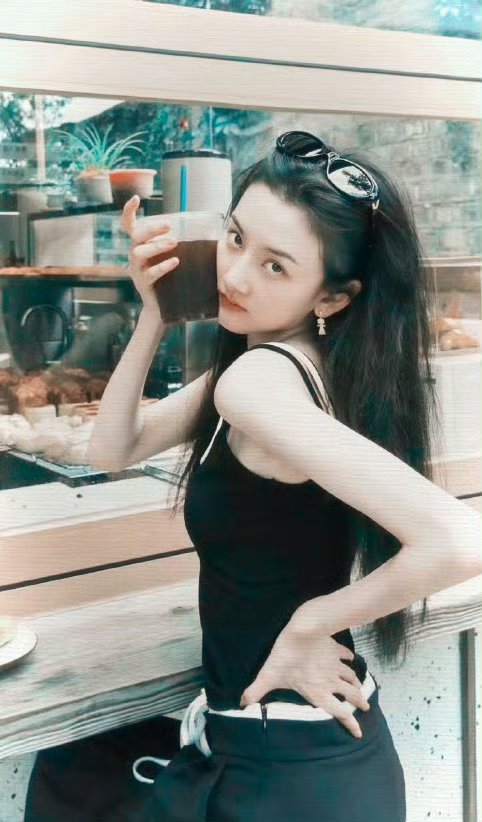 羡慕归羡慕，主要是羡慕能把墨镜卡在头顶还这么好看的脸  专栏 · 天🦢