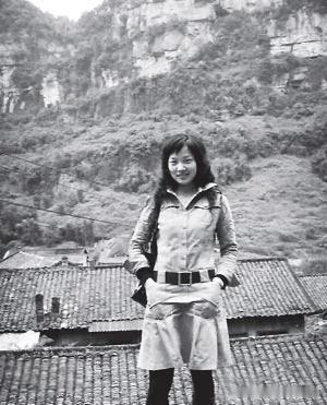 2008年5月15日中午，站在一片瓦砾堆旁，绵竹市遵道镇欢欢幼儿园园长李娟回忆起