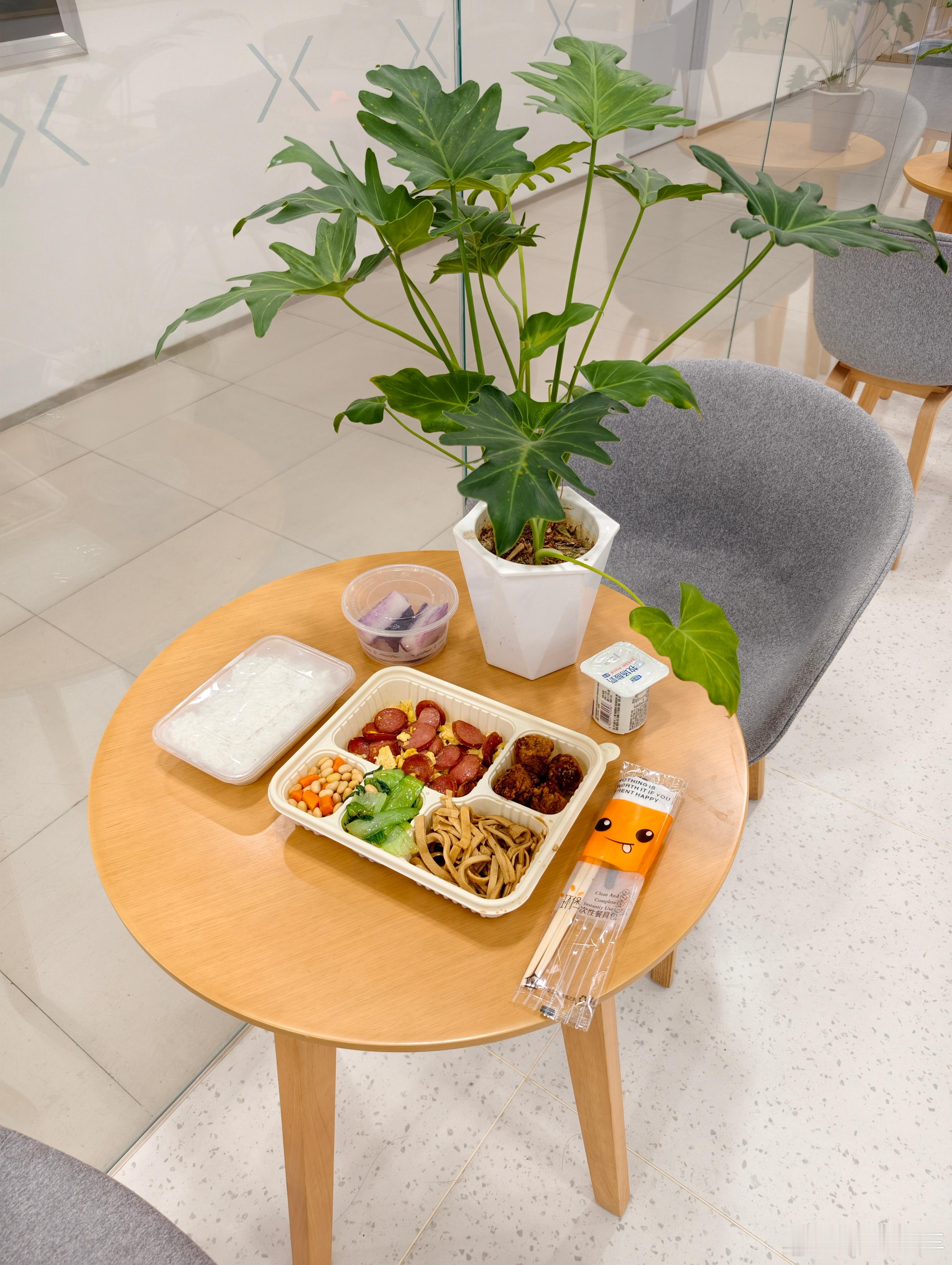 小鹏汽车又吃上鹏仔的漂亮饭了 