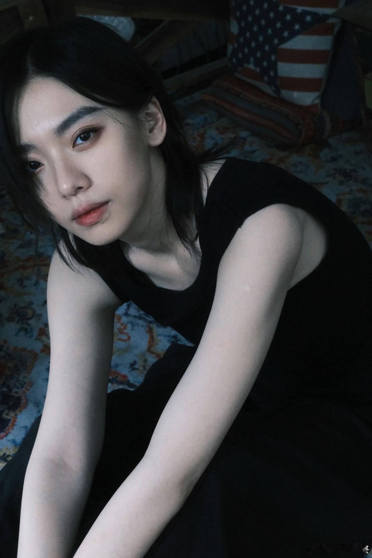 内娱00花斩女款又上新了 清冷是她的底色，多才是她的内核！王晓赟子用乐器才华打破