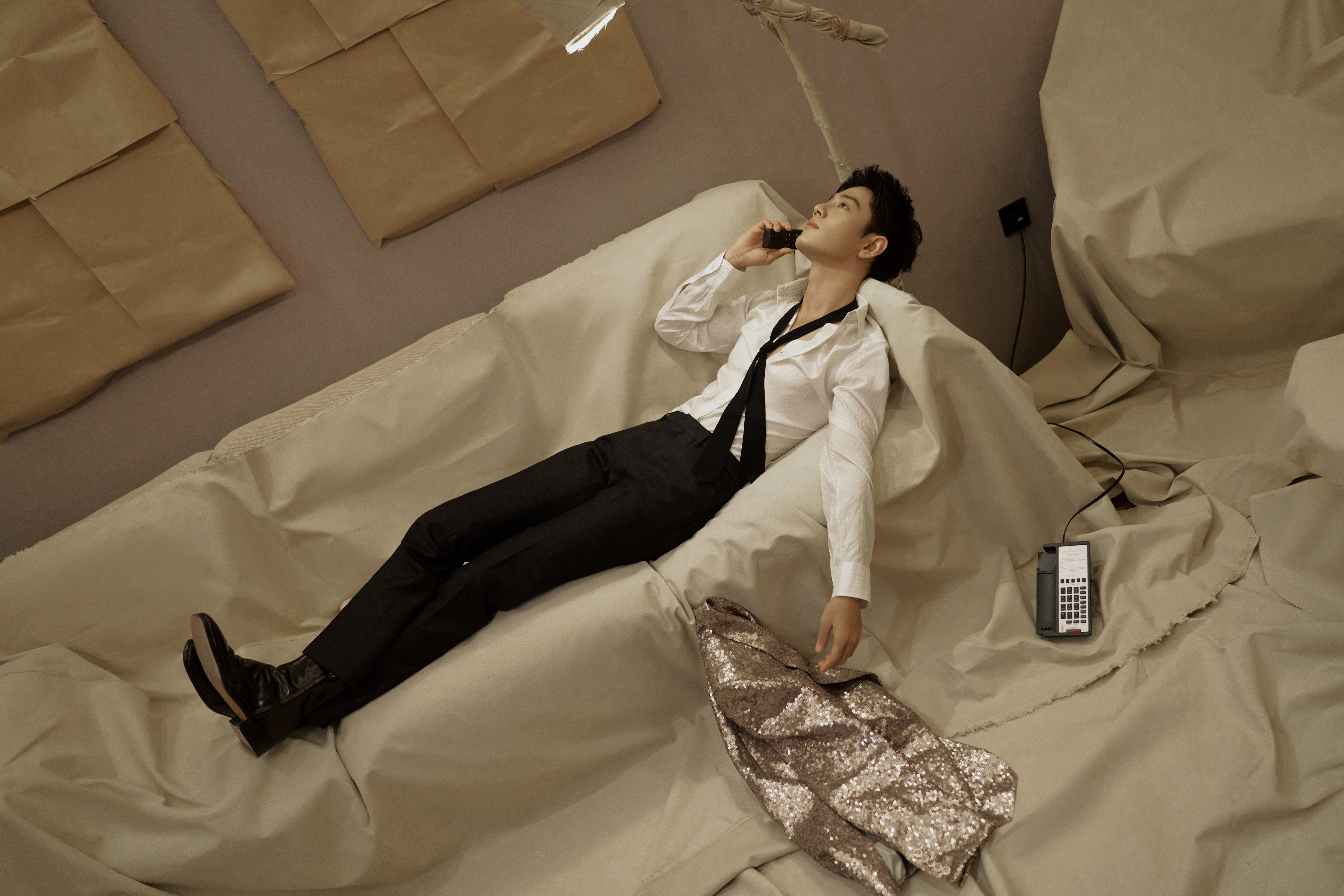 今晚不睡了[泪]！！！要睡就和你睡[舔屏][舔屏][舔屏][舔屏][舔屏]！！！
